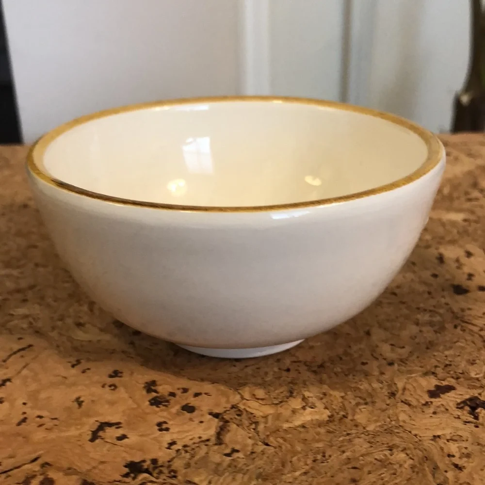 Sur la table bowl
